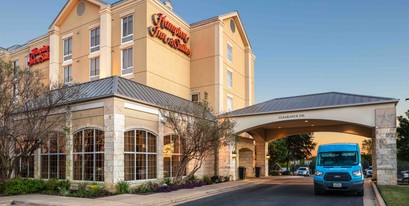 Hampton Inn & Suites - Airport