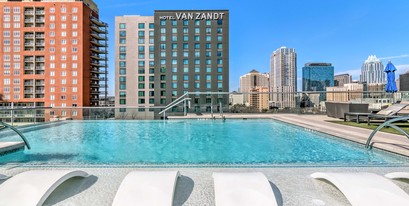 Locale Rainey St - Camden